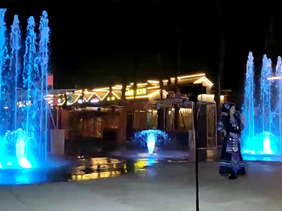 广西崇左夜新和风情街音乐喷泉